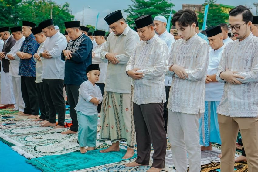 Salat Idulfitri Bersama Ribuan Warga, Bobby Nasution: Maknai 1 Syawal Untuk Saling Memaafkan
