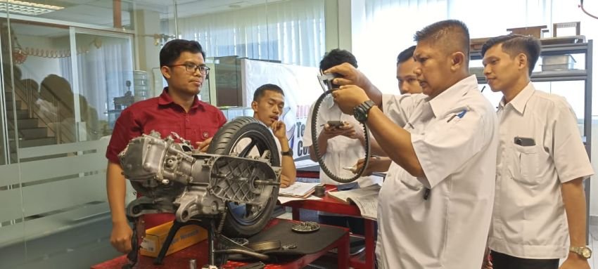Pelatihan Mekanik Pertajam Kualitas Layanan Terdepan Honda