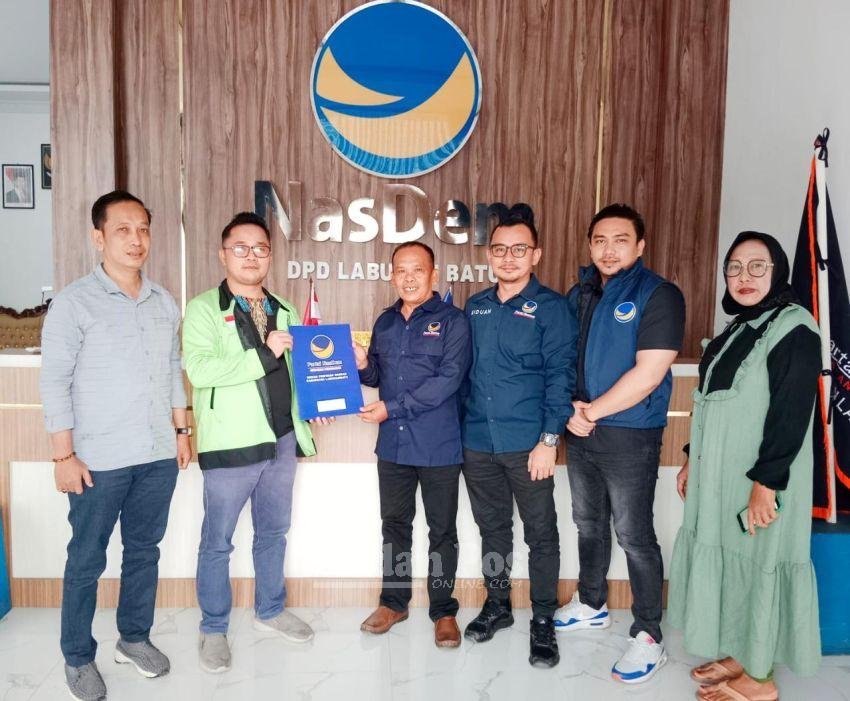 May Day Momen, Ade Parlaungan Nasution Ambil Formulir Penjaringan Calon Kepala Daerah di Partai Nasdem Labuhanbatu&nbsp;