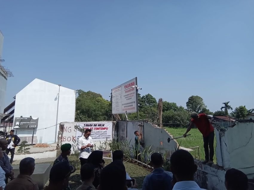 Pembongkaran Tembok Sengketa Di Yuu At Contempo Diwarnai Kericuhan, Taman Penghalang Tak Dieksekusi