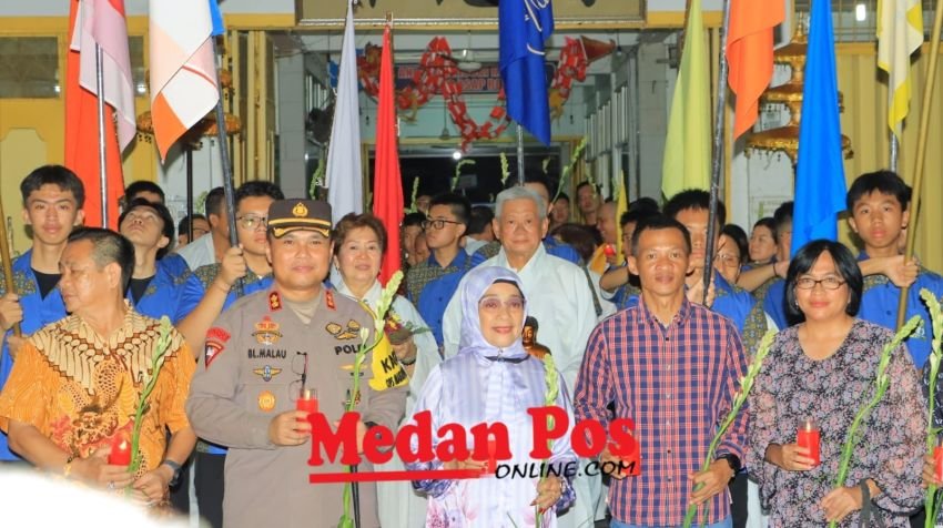 Forkopimda Labuhanbatu Lepas Pawai Lilin Hari Raya Waisak