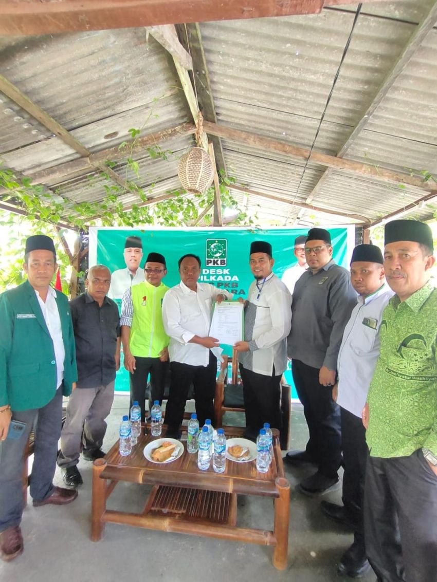 Ayahanda H. Al Asari Mengembalikan Formulir Calon Kepala Daerah Tahun 2024 Ke PKB Dan Demokrat