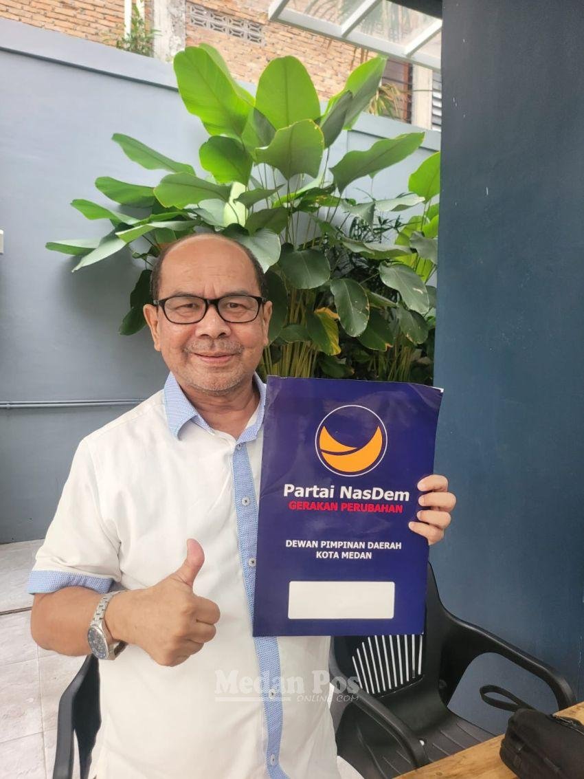 Birokrat Senior ambil Formulir Sebagai Cakada Medan 2024