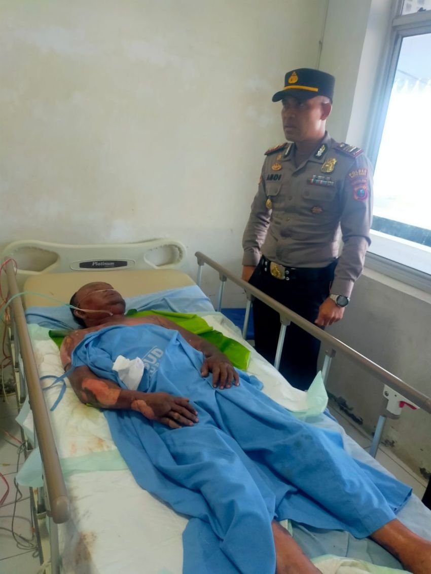 Kapolsek Medang Deras AKP Abdi Tansar SH,MH Bantu Korban Kebakaran