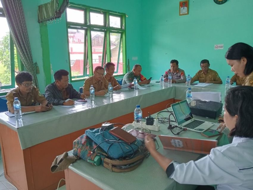 Polres Samosir Bersama Tim Medis  Layanani Kesehatan Masyarakat