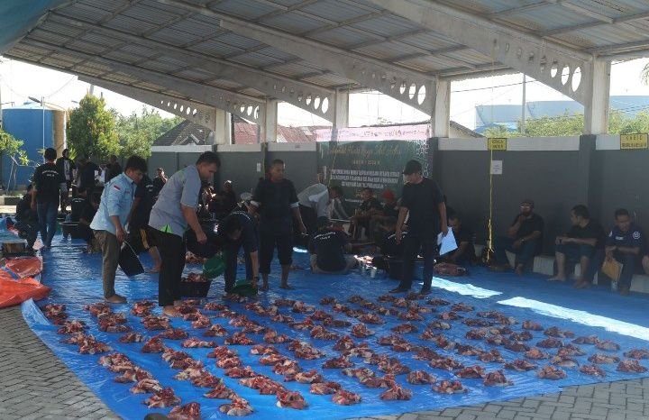 Kolaborasi Pelindo Group Belawan Bersama Masyarakat Rayakan Idul Adha 1445 H