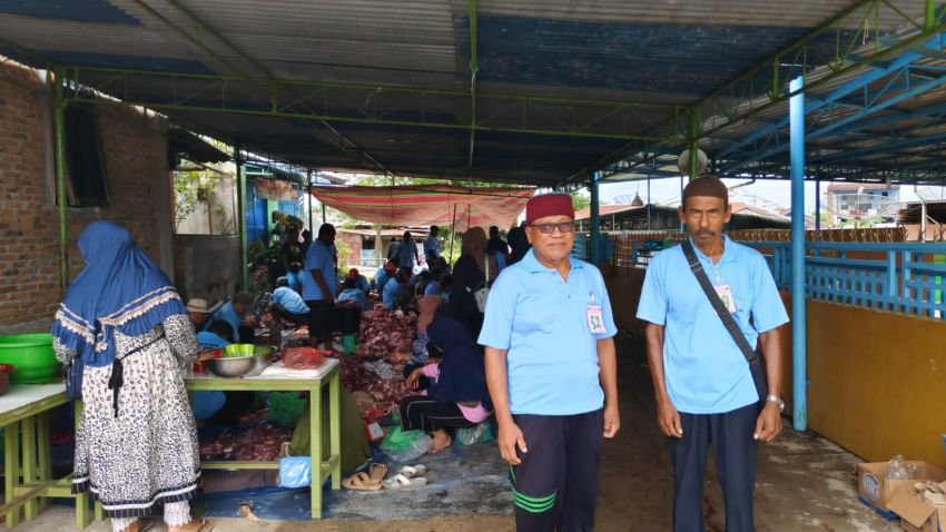 Panitia Masjid Nurul Huda Blok 3 Siantar Sembelih 8 Ekor Sapi Dan 6 Ekor Kambing
