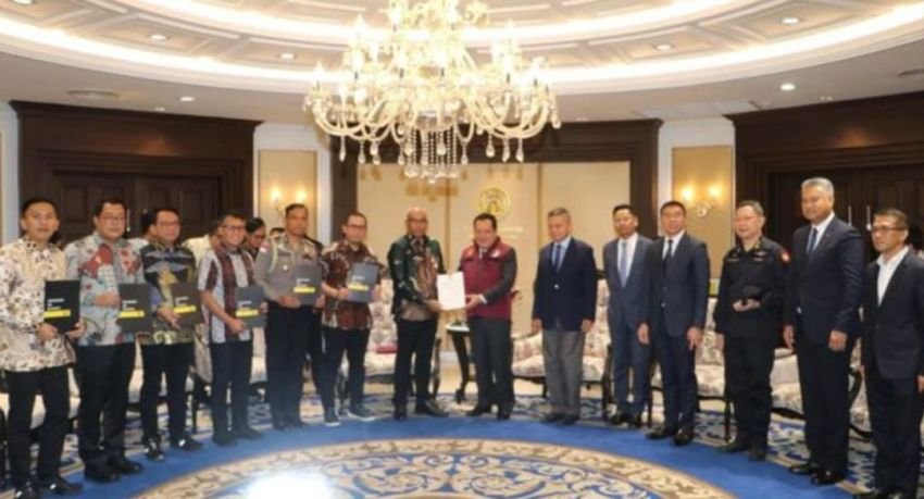 Tangkap Buronan Kelas Kakap Chaowalit, Polri Terima Penghargaan dari PM Thailand
