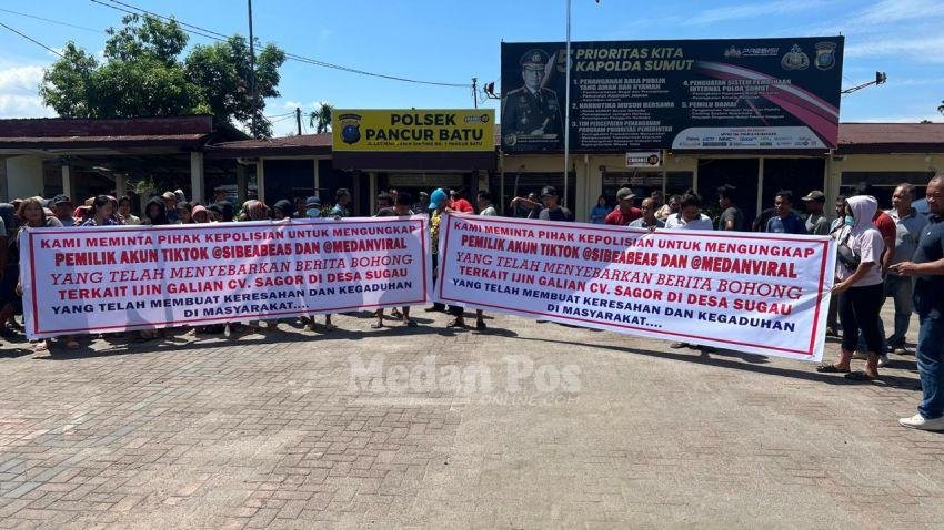 Masyarakat Desa Sugau Ramai-ramai Datangi Polsek Pancurbatu, Minta Usut Akun Medsos Sebarkan Hoaks