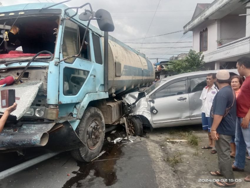 Tabrakan Beruntun Di Jalan Narumonda P.Siantar