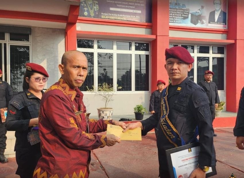 Lapas Pancur Batu Berikan Reward Pegawai Teladan