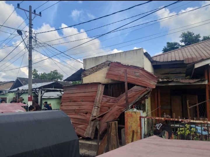 Di Belawan Tawuran Kembali Pecah  Rumah  Warga  Dirusak dan Dijarah