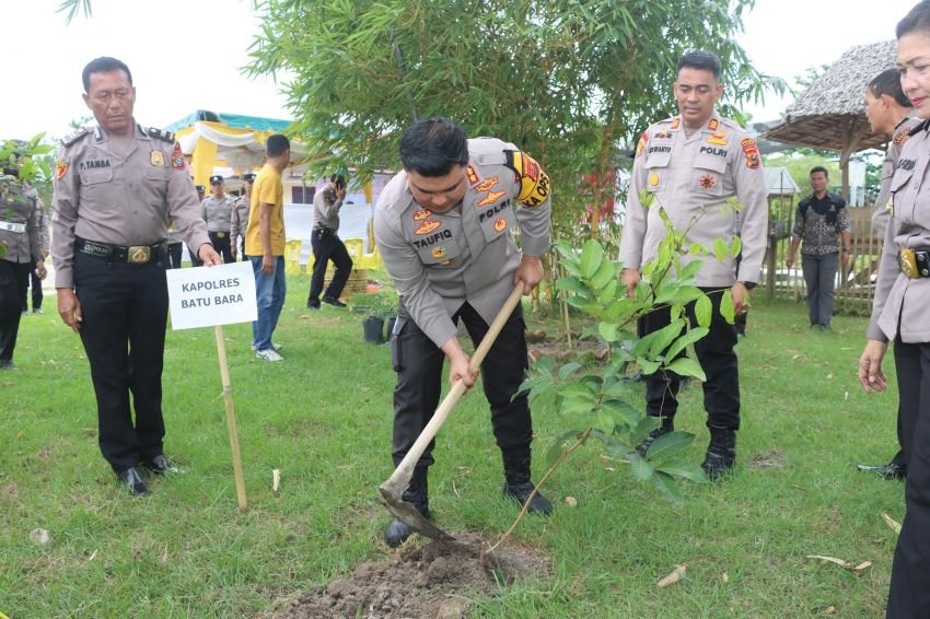 Hari Bhayangkara ke-78, Polres Batu Bara Tanam Pohon