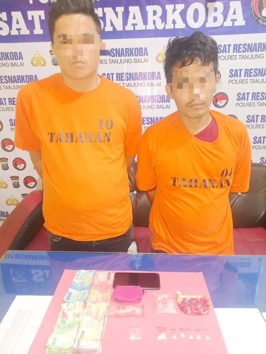Bersembunyi Dibelakang Rumah,Dua Pengecer Sabu Ditangkap Polisi