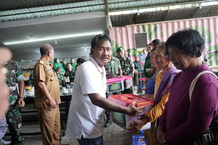 Ikut Bagikan Sembako :Wali Kota Binjai Hadiri HUT Ke-62 Korem 022/PT