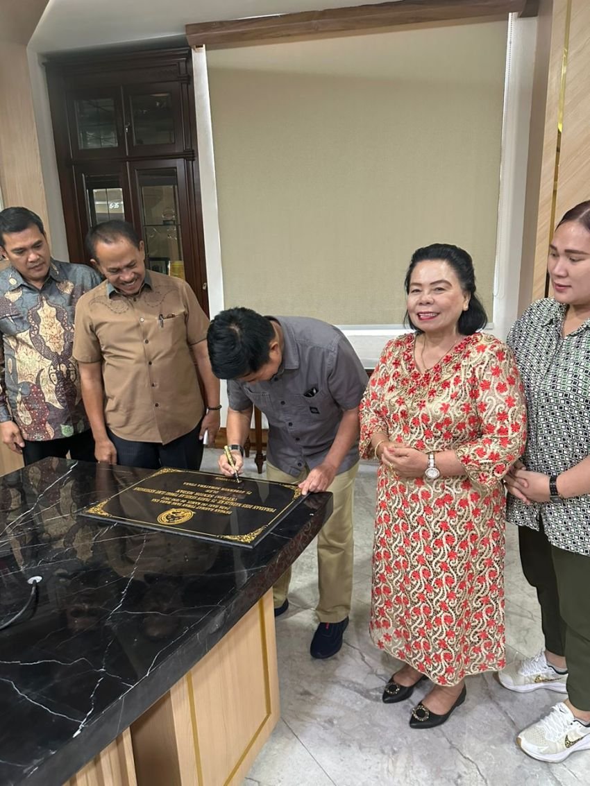 Pj Gubsu Tandatangani Prasasti Dies Natalis ke 25 Tahun STikes Senior Medan, Kombes (P) Dr Maruli Siahaan SH.MH: Kiranya STIKes SENIOR Medan cetak  ge