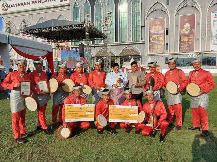 Tim Rebana Lasqi Labura Mewakili DMDI Indonesia Juarai Festival Kompang Antarbangsa di Melaka