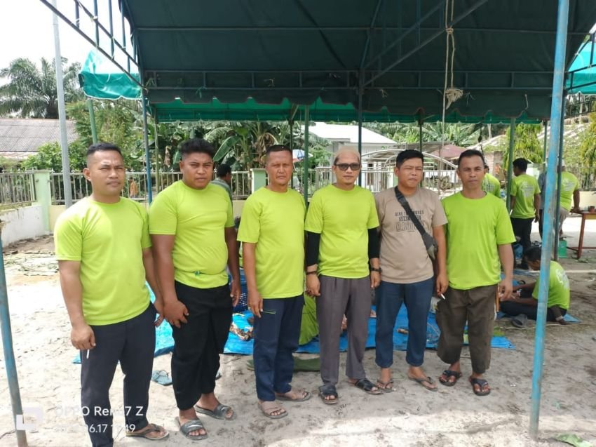 BKM dan Pemerintahan Desa Medang Baru Sembelih 11 Ekor Hewan Qurban.