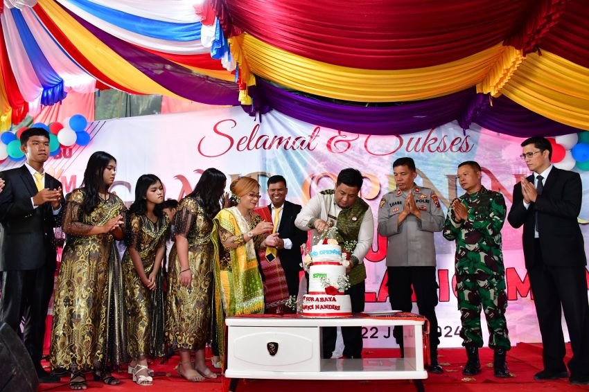 Bupati Samosir Resmikan SPBU PT Surabaya Yolanici Mandiri
