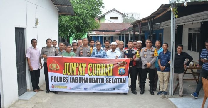 Jumat Curhat, Kapolres Labusel Tampung Keluhan Warga Kampung Jawa