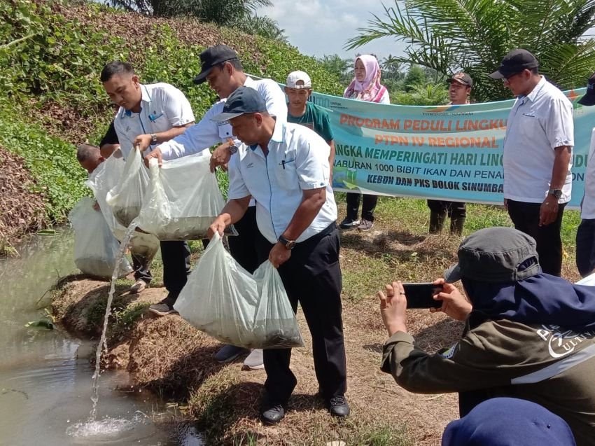 PTPN IV Regional II Kebun/ PKS Dolok Sinumbah Tabur 1000 Ikan & Tanam 50 Pohon