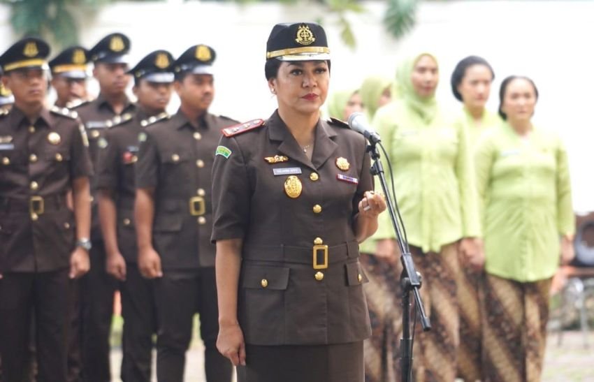 Kajari Langkat Yuliarni Appy, SH.MH  Pimpin Upacara dan Tabur Bunga di Makam Pahlawan