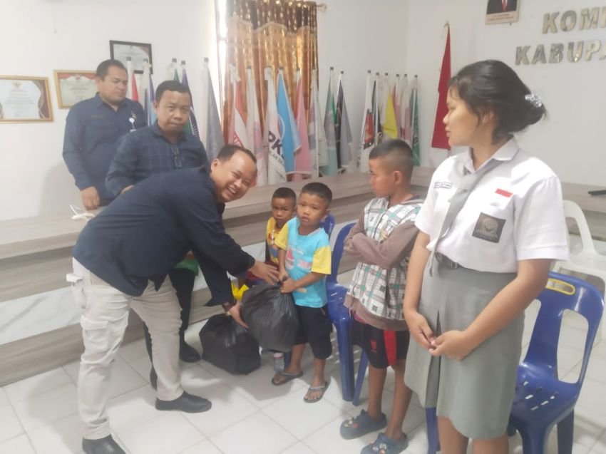 KPU Taput Santuni Anak Yatim