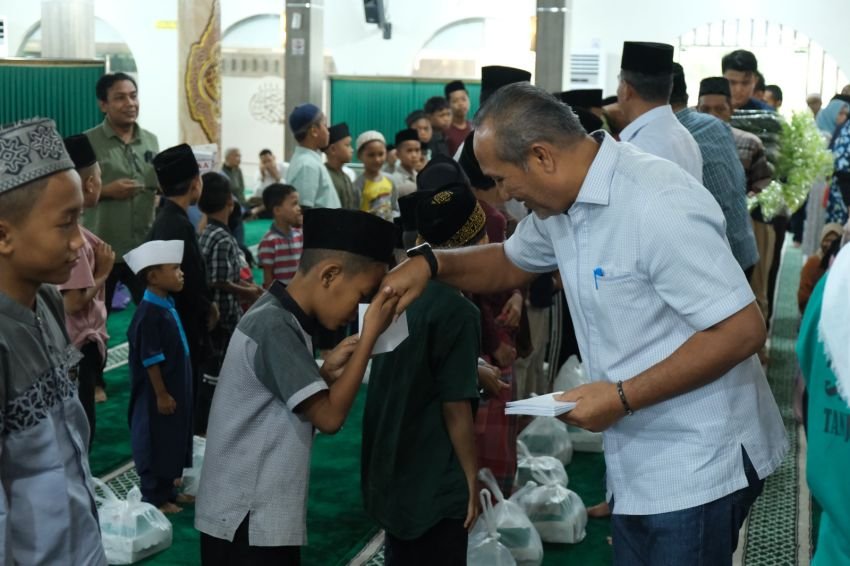 Memperingati Muharam 1446 H, PTPN 1 Regional 1 Santuni 100 Anak anak Istimewa