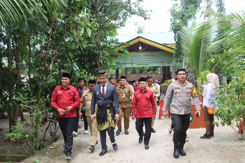 Kapolres Bersama Pj Bupati Heri Wahyudi Lepas 98 Mahasiswa/i PEMA & KKN STIT Batu Bara