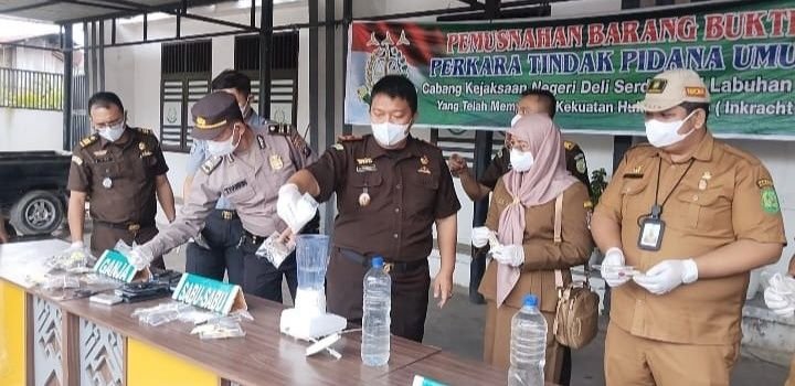 Cabjari Deli Serdang di Labuhan Deli Gelar Pemusnahan Barbuk