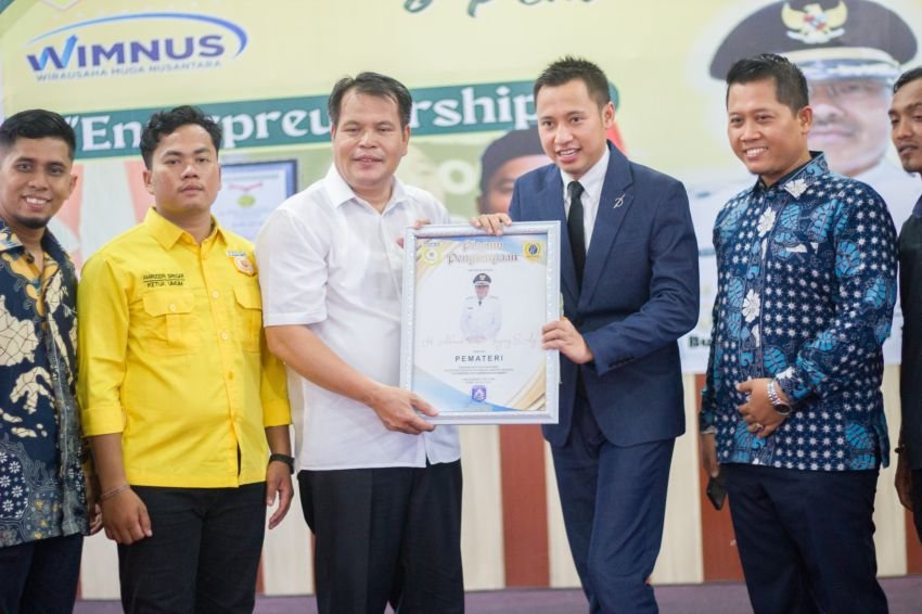 Mr Syafii Efendi 'Ledakkan' Semangat Kemandirian Pemuda Labusel Untuk Bangun Daerah Dengan Enterpreneur