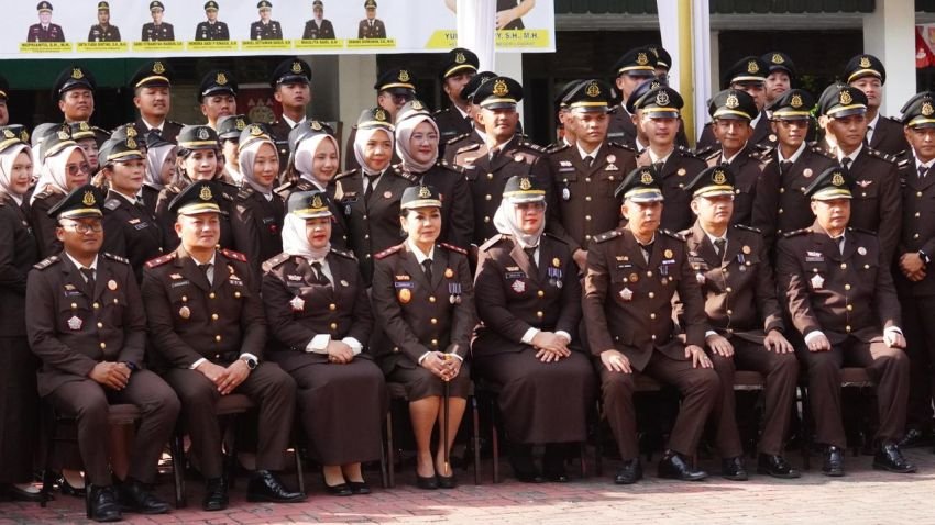Kejari Langkat Gelar Upacara dan Syukuran Peringatan Hari  Bhakti Adhyaksa ke-64.