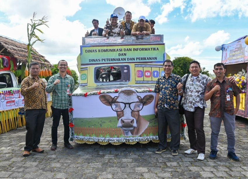 Karnaval Mobil Hias Menyambut HUT Ke-21 Kabupaten Humbang Hasundutan