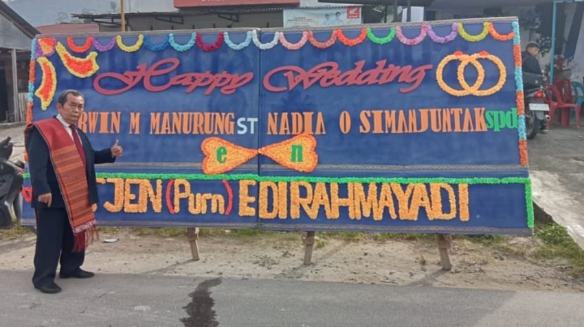 Setelah Memberi Doa Melalui Papan Bunga, Edy Rahmayadi dan Ijek Didoakan