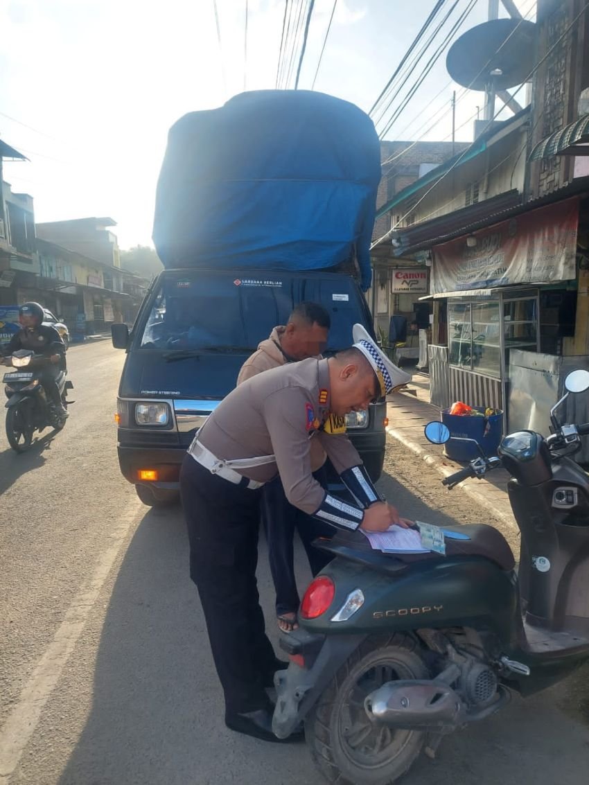 Kasat Lantas AKP Natanail Surbakti: Hari ke -10 Operasi Patuh Toba 2024, Pelanggar Berlalu Lintas 197 Tilang dan 235 Teguran