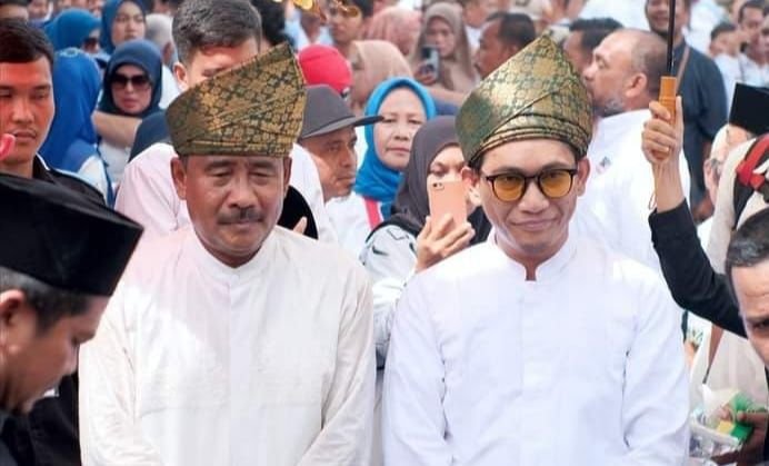 Ribuan Massa Hantarkan Paslon Petahana Amir Hamzah - Jiji Ke KPU