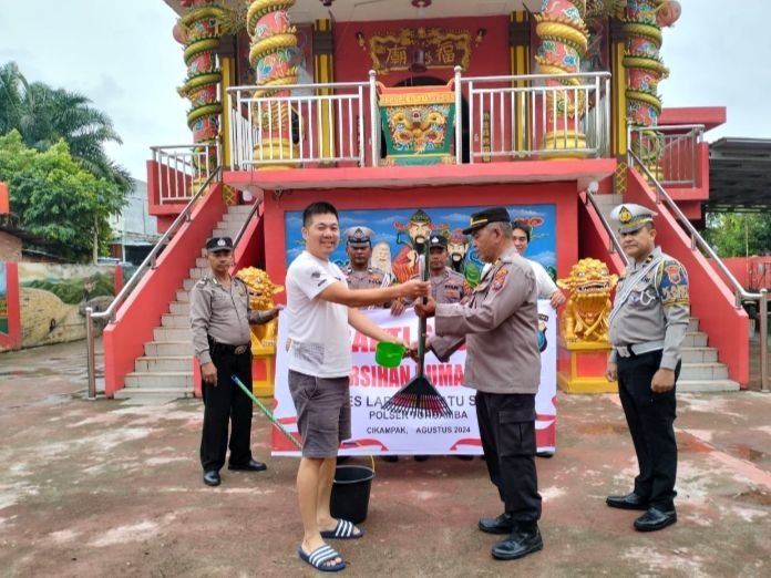 Commander Wish Kapolda Sumut, Polres Labusel dan Jajaran Bersihkan Rumah Ibadah Lintas Agama