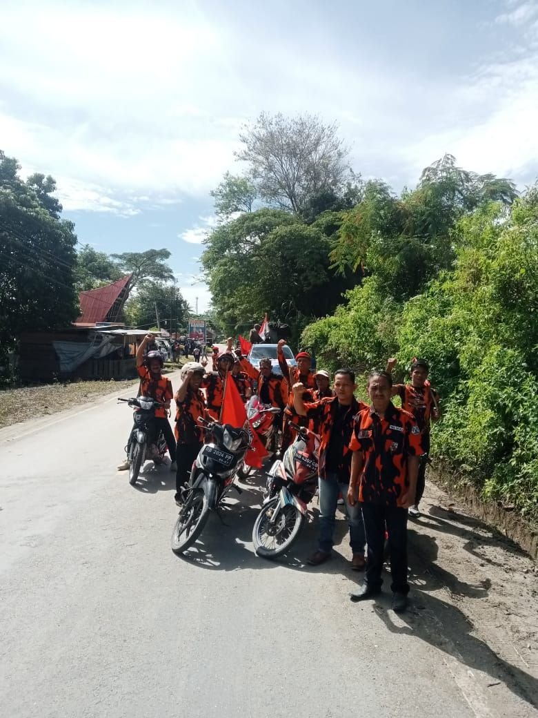 Pemuda Pancasila Kawal Simpatisan Cakada Vandiko Gultom dan Ariston Sidauruk Daftar ke KPU Samosir