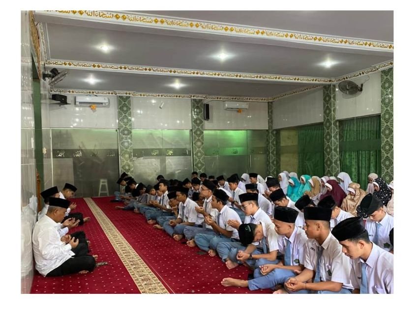 MAN 1 Medan Gelar Shalat Dhuha dan Doa Bersama Untuk Kontingen KSM Sumut