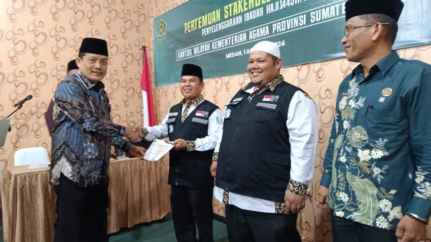 Kepala KUA Medan Denai Terima Piagam Penghargaan Dari Kakanwil Kemenagsu