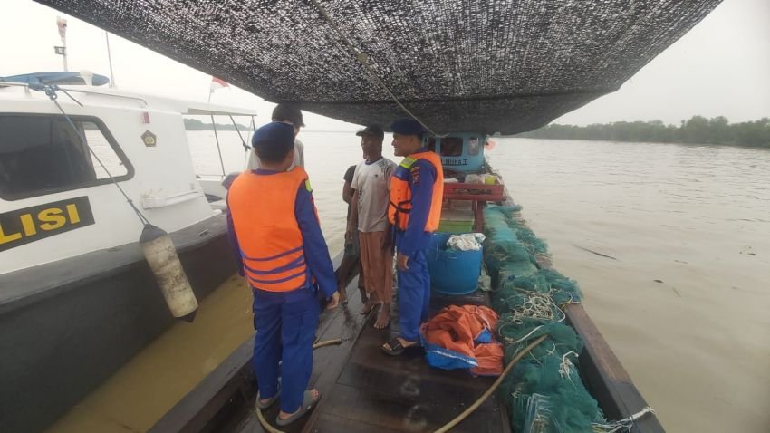 Sat Polairud Polres Tanjung Balai Perketat Pemeriksaan Kapal Keluar- Masuk