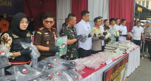 Disaksikan Bobby, Polrestabes Medan Musnahkan Sabu dan Ekstasi Pakai Mesin