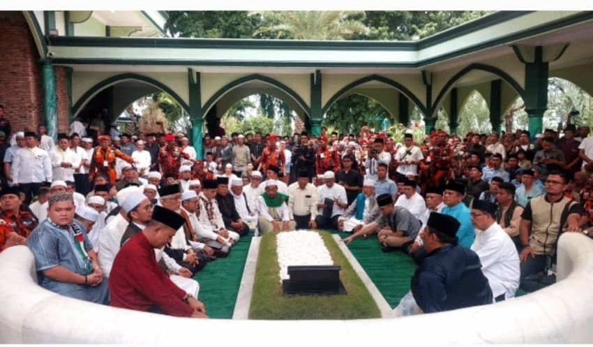 Haul ke-3 Haji Anif, UAH Sampaikan Pesan Terkait Bekal Menuju Akhirat&nbsp;