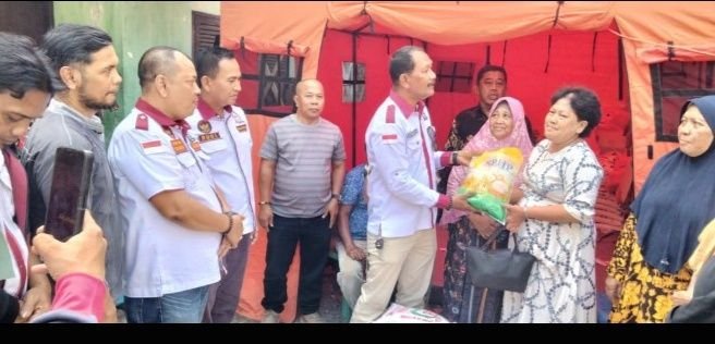LPM Kecamatan Medan Barat Beri Bantuan Korban Kebakaran di Kelurahan Pulo Brayan