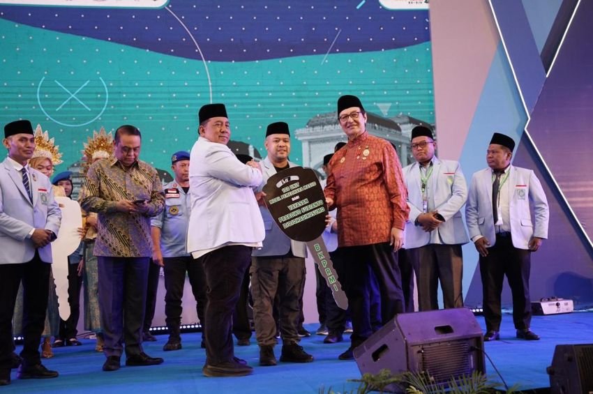 Prabowo Subianto Serahkan Bantuan 100 Unit Mobil Pemelihara Masjid Saat Munas BKPRMI di Medan