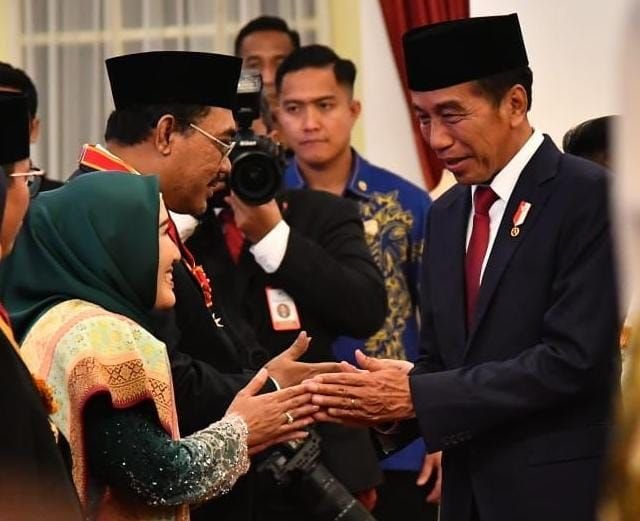 Waka MPR Gus Jazil Raih Penghargaan Bintang Mahaputera dari Presiden Jokowi