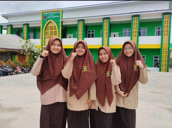 4 Siswi MAN 1 Padangsidimpuan Berprestasi Menuju KSM Tingkat Nasional Tahun 2024