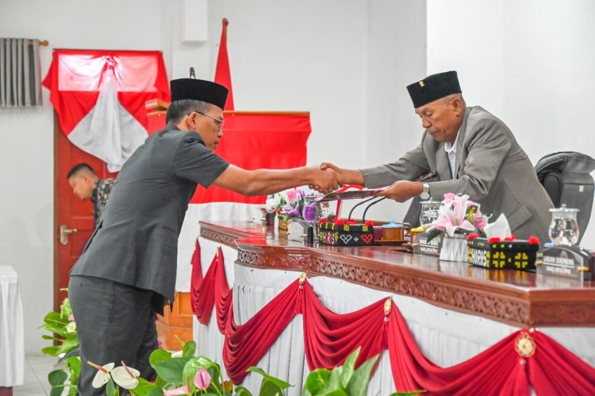 Bupati Humbahas Sampaikan Nota Jawaban Atas Pemandangan Umum Fraksi DPRD