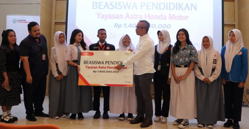 Duta Safety Riding Peroleh Beasiswa Pendidikan dari Yayasan AHM