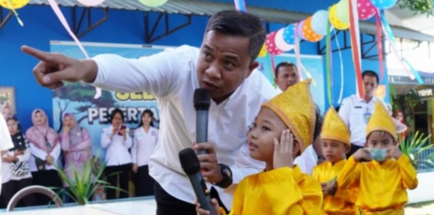 Pj Wali Kota Tebing Tinggi Sampaikan Pesan Motivasi di Sekokah TK dan SD